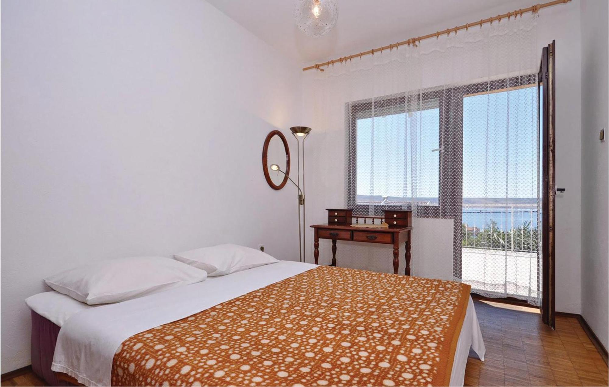 2 Bedroom Lovely Apartment In Starigrad Paklenica Exterior foto