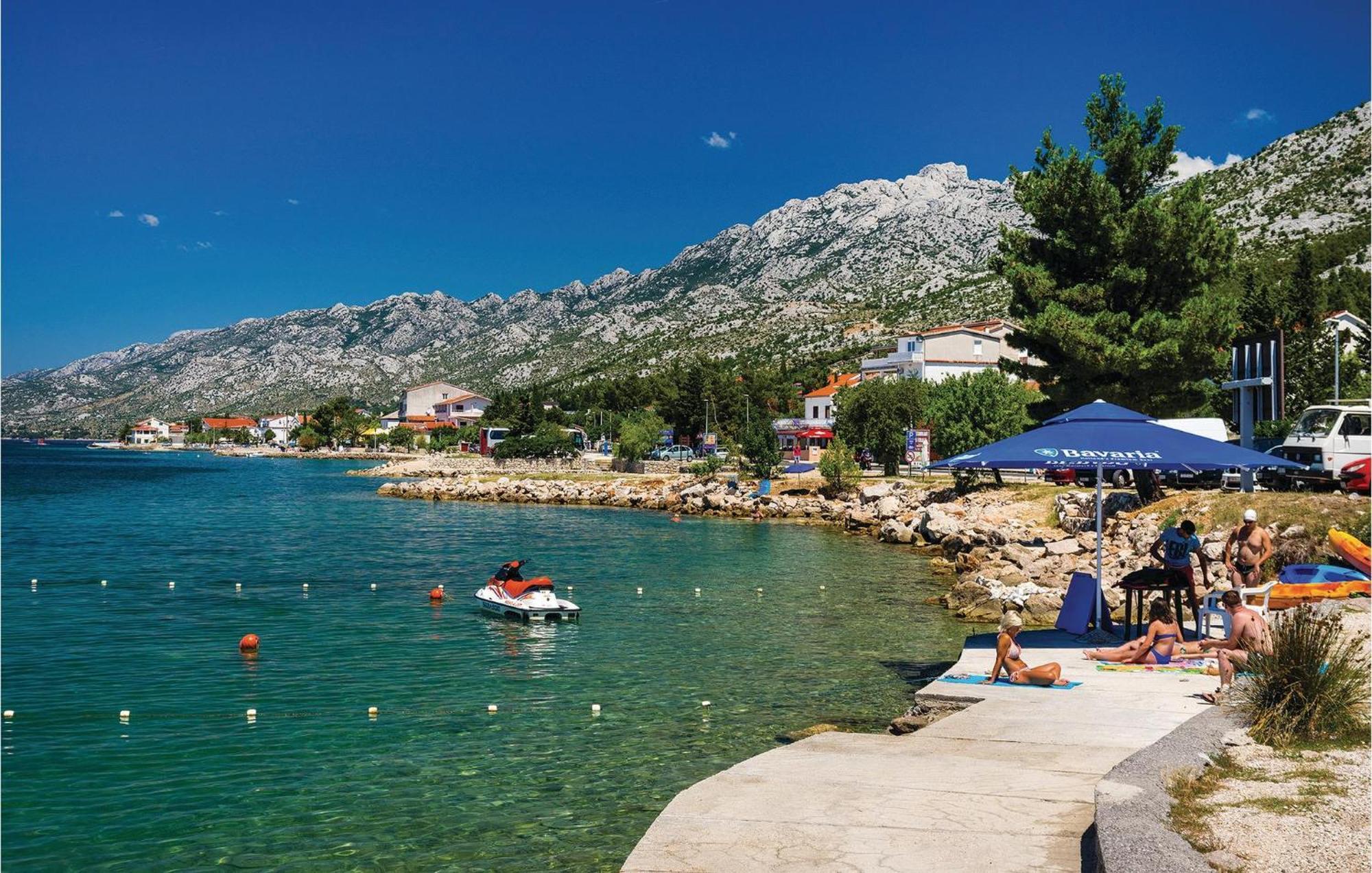 2 Bedroom Lovely Apartment In Starigrad Paklenica Exterior foto